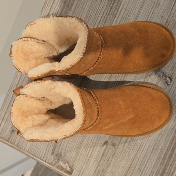Woman UGG Mini Bailey Bow ll Size 6 - Picture 7 of 9